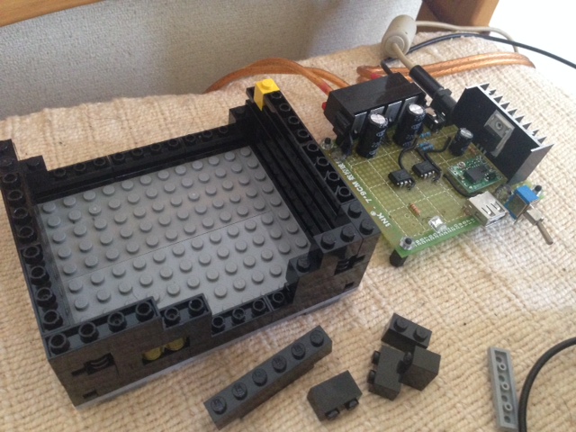 自作アンプのLEGOケースを分解